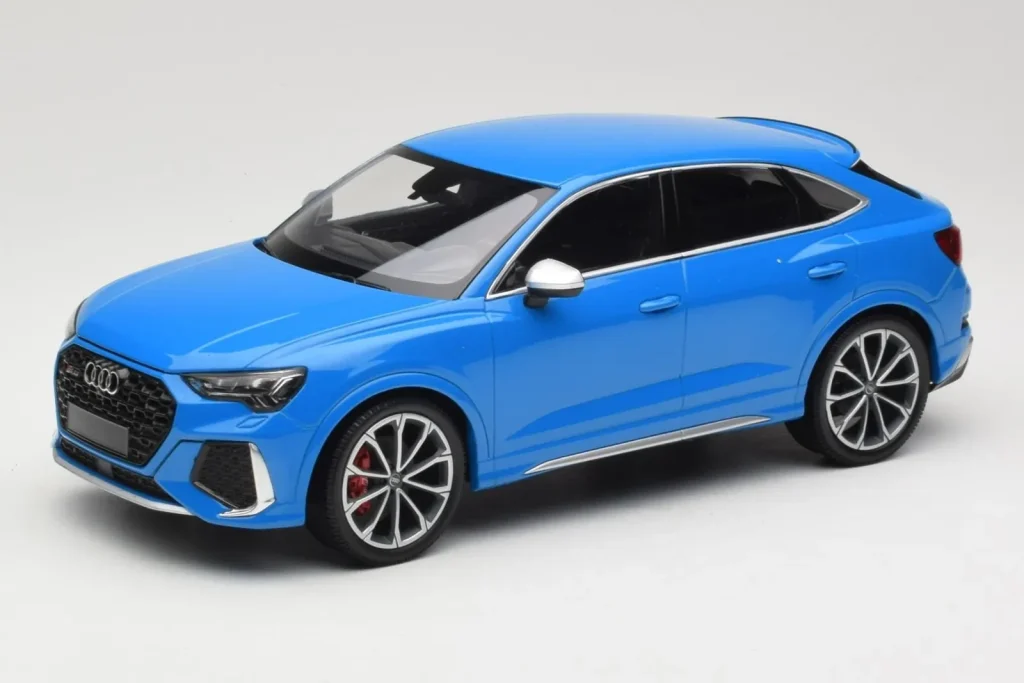车型 1:18 Audi RS Q3 F3 Sportback 蓝色 Minichamps