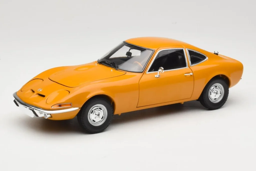 车型 1:18 Opel GT Ochre Minichamps