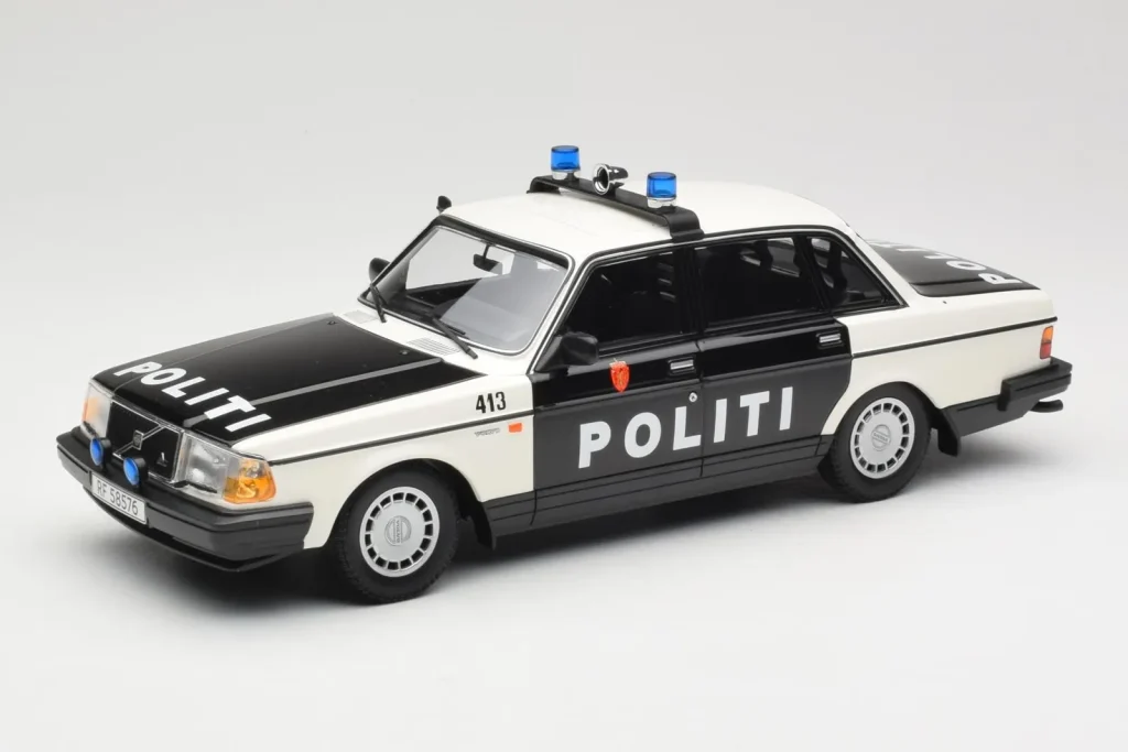 车型 1:18 Volvo 240 GL Politi Norway 黑色 Minichamps