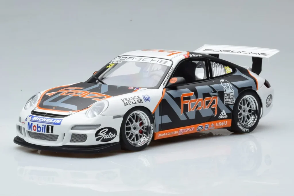 โมเดลรถ 1:18 Porsche 911 997 GT3 Cup #33 M. Marsh Carrera Cup Asia ปี 2006 AUTOart (มือสอง)