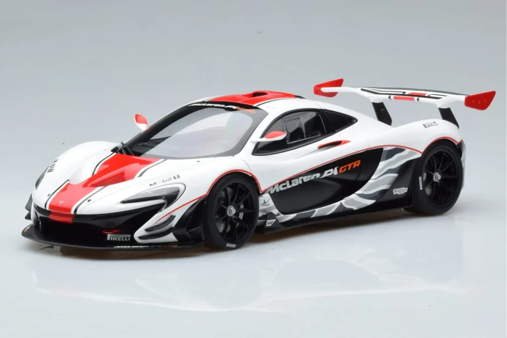 Model 1:18 McLaren P1 GTR Gloss White With Red Stripes AUTOart