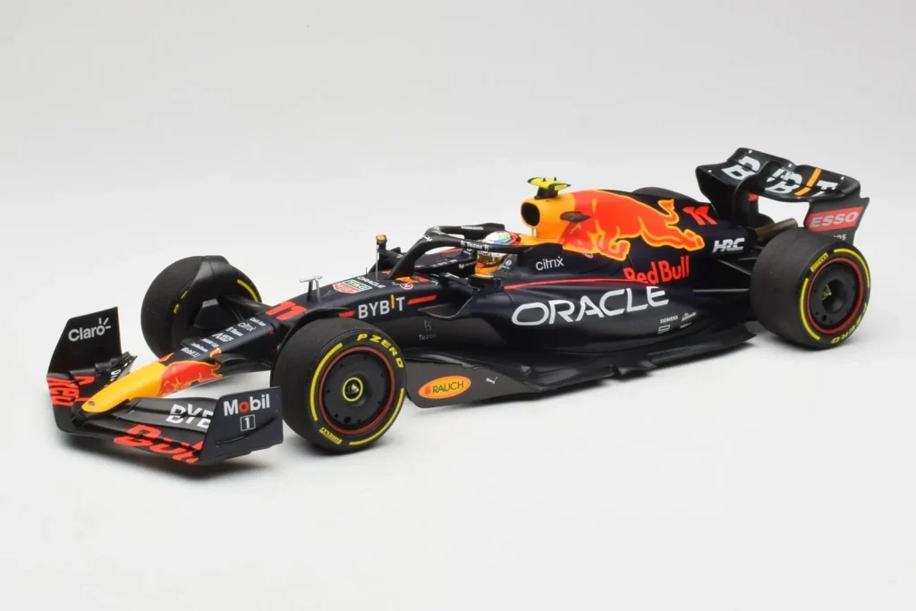 โมเดลรถ 1:18 Oracle Red Bull Racing RB18 #11 S. Perez Saudi Arabian GP ปี 2022 Minichamps (มือสอง)