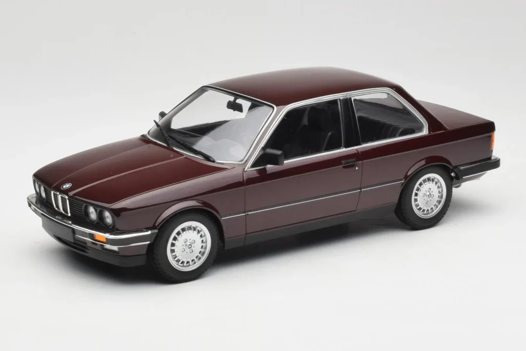 Model 1:18 BMW 323i E30 Dark Red Metallic Minichamps