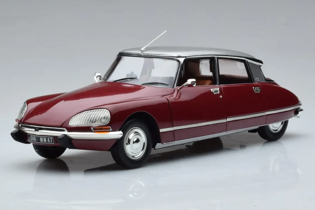 Model 1:18 Citroen DS23 Pallas red Norev