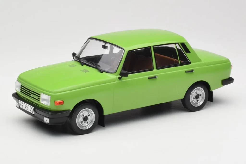 Model 1:18 Wartburg 353 green MCG