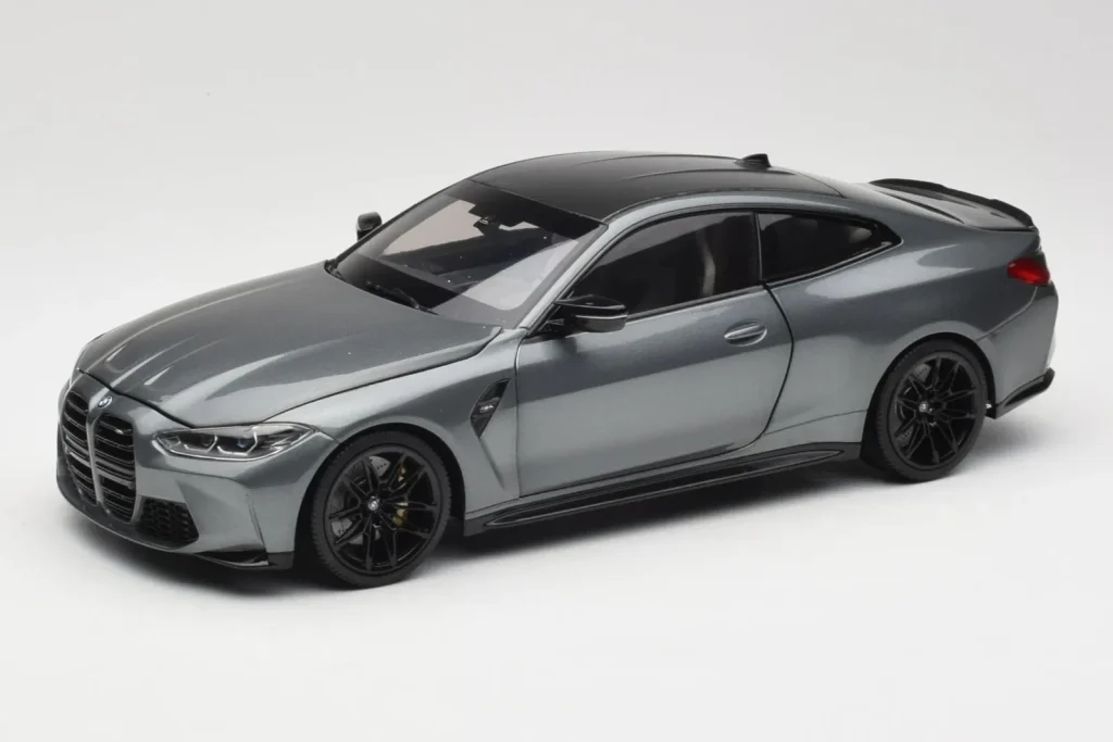 โมเดลรถ 1:18 BMW M4 G82 สีเทาเมทัลลิก Minichamps (มือสอง)