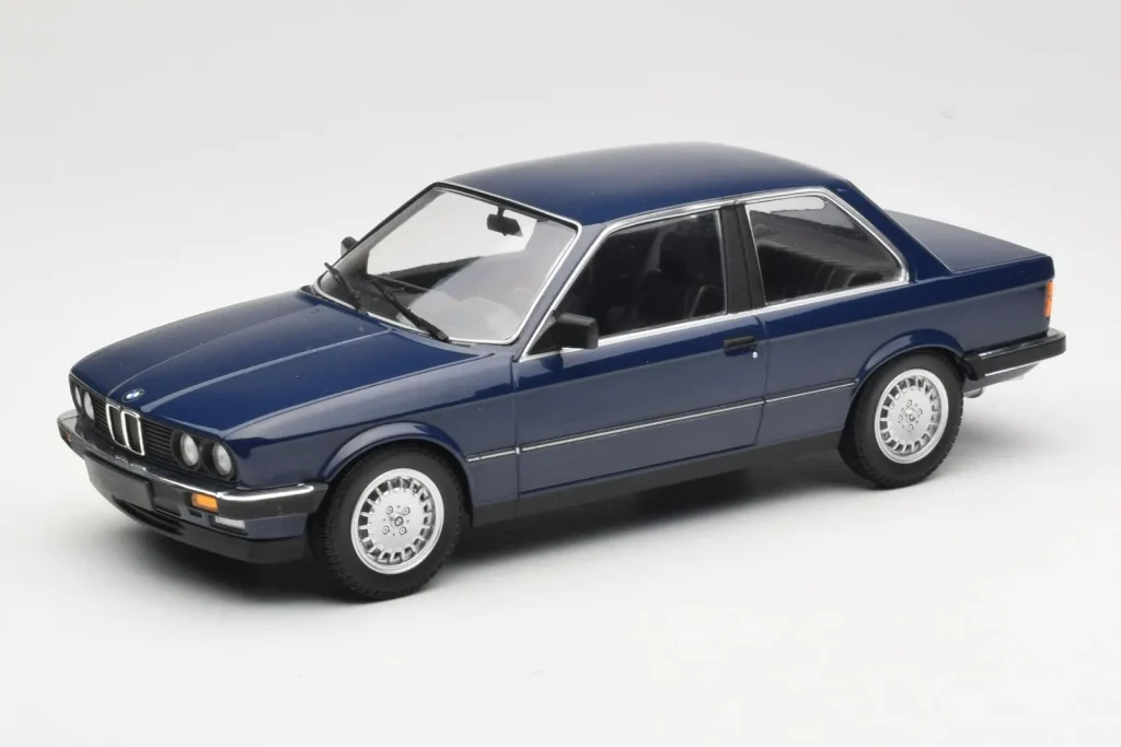 โมเดลรถ 1:18 BMW 323i E30 Saturn สีน้ำเงิน Minichamps (มือสอง)