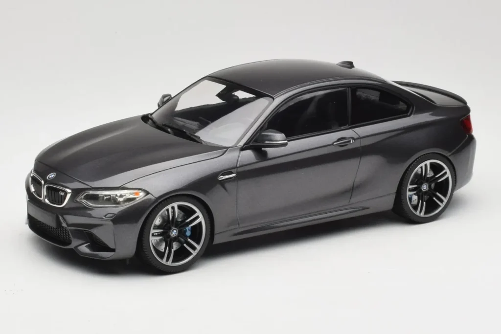 โมเดลรถ 1:18 BMW M2 F87 สีเทาเมทัลลิก Minichamps (มือสอง)
