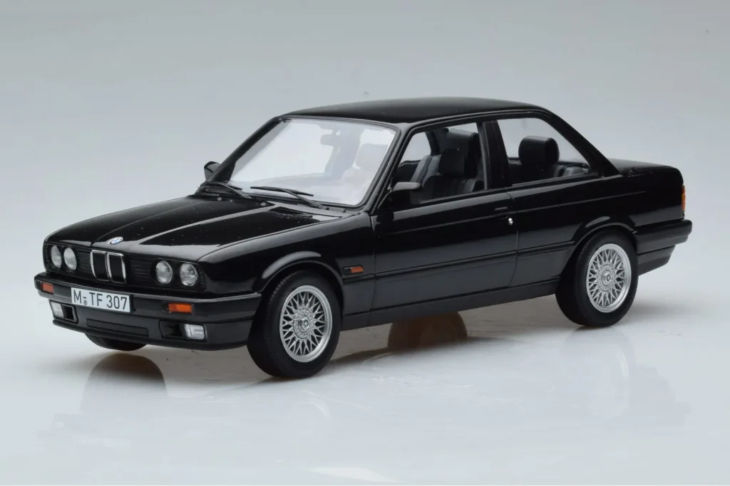 โมเดลรถ 1:18 BMW 325i E30 สีดำ Norev