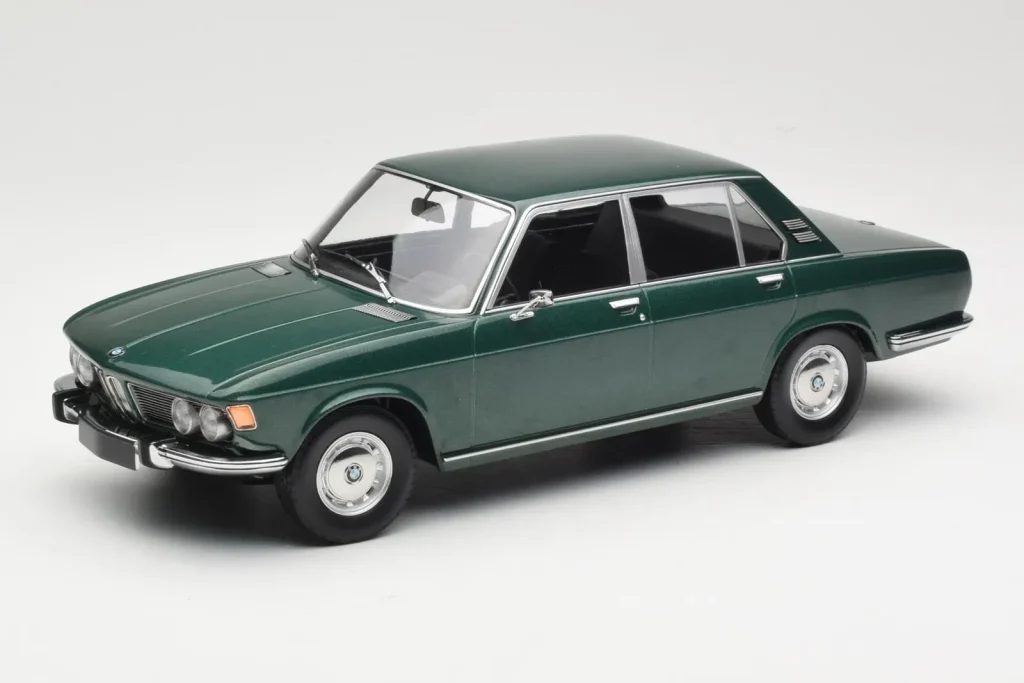 โมเดลรถ 1:18 BMW 2500 E3 สีเขียวเมทัลลิก Minichamps (มือสอง)