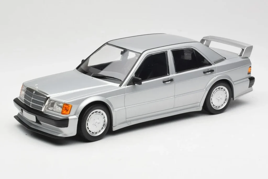 โมเดลรถ 1:18 Mercedes 190E 2.5-16 EVO 1 W201 สีเงิน Minichamps (มือสอง)