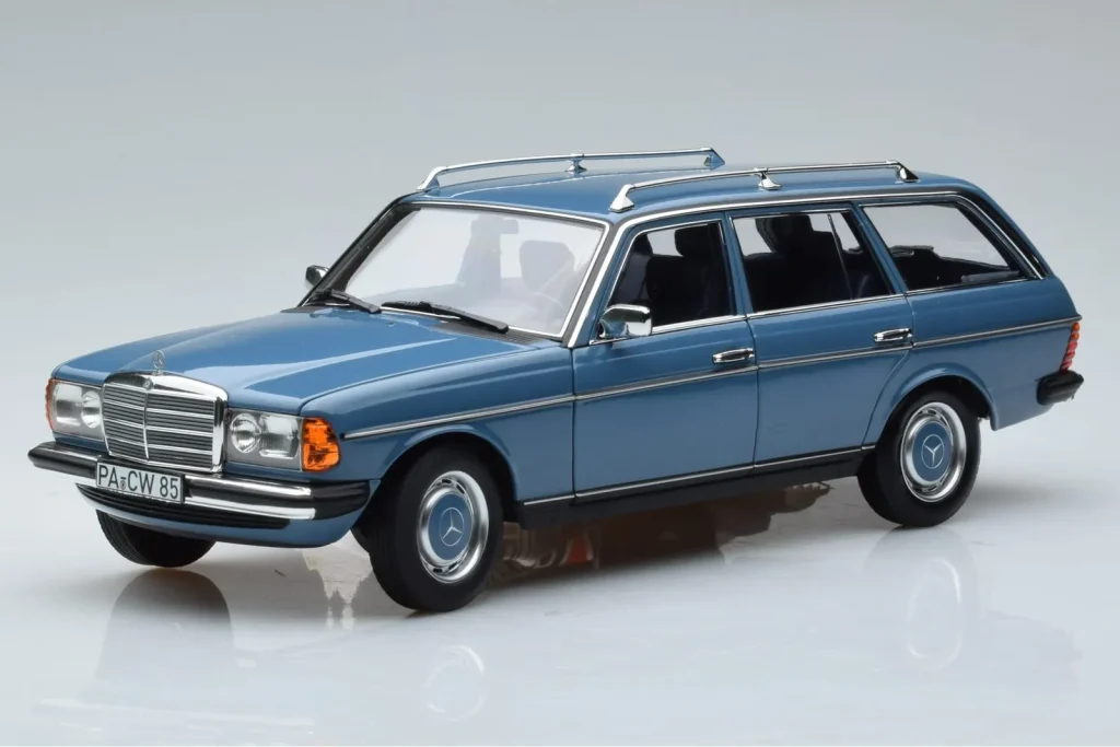 车型 1:18 Mercedes 200T S123 蓝色 Norev
