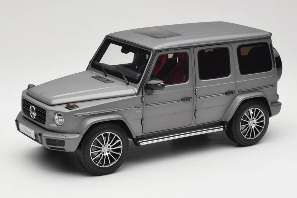 Model 1:18 Mercedes G-Class G500 W463A Designo Platinum Magno Minichamps