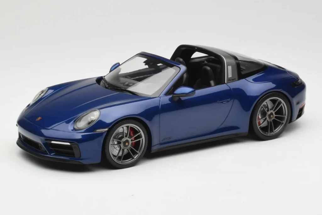 โมเดลรถ 1:18 Porsche 911 992 Targa 4 GTS สีน้ำเงินเมทัลลิก Minichamps (มือสอง)