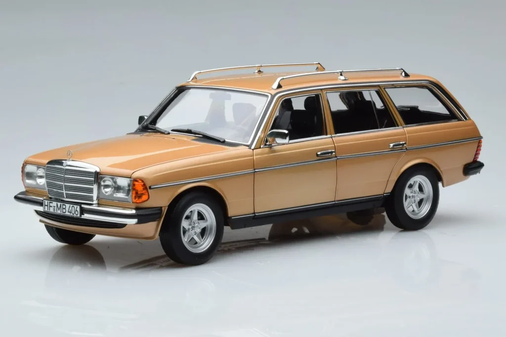 车型 1:18 Mercedes 200T S123 AMG Package 米色 Norev