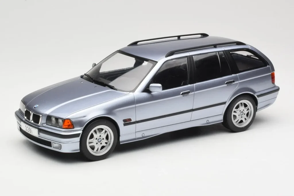 โมเดลรถ 1:18 BMW 3 Series E36 Touring สีน้ำเงินเมทัลลิก MCG