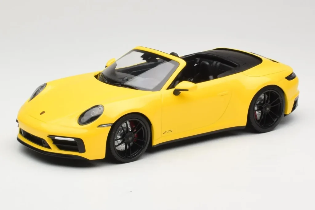 车型 1:18 Porsche 911 992 Carrera 4 GTS Cabriolet 黄色 Minichamps