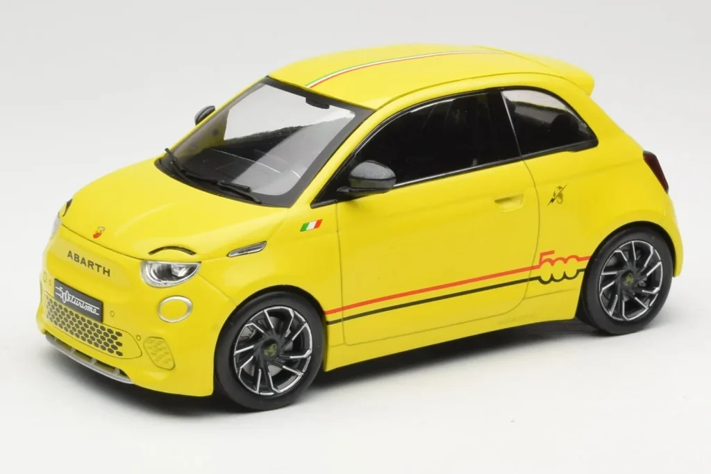 โมเดลรถ 1:18 Abarth 500e สีเหลือง IXO