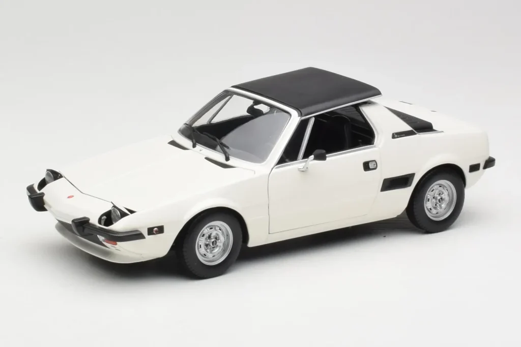 โมเดลรถ 1:18 Fiat X1/9 สีขาว Minichamps (มือสอง)