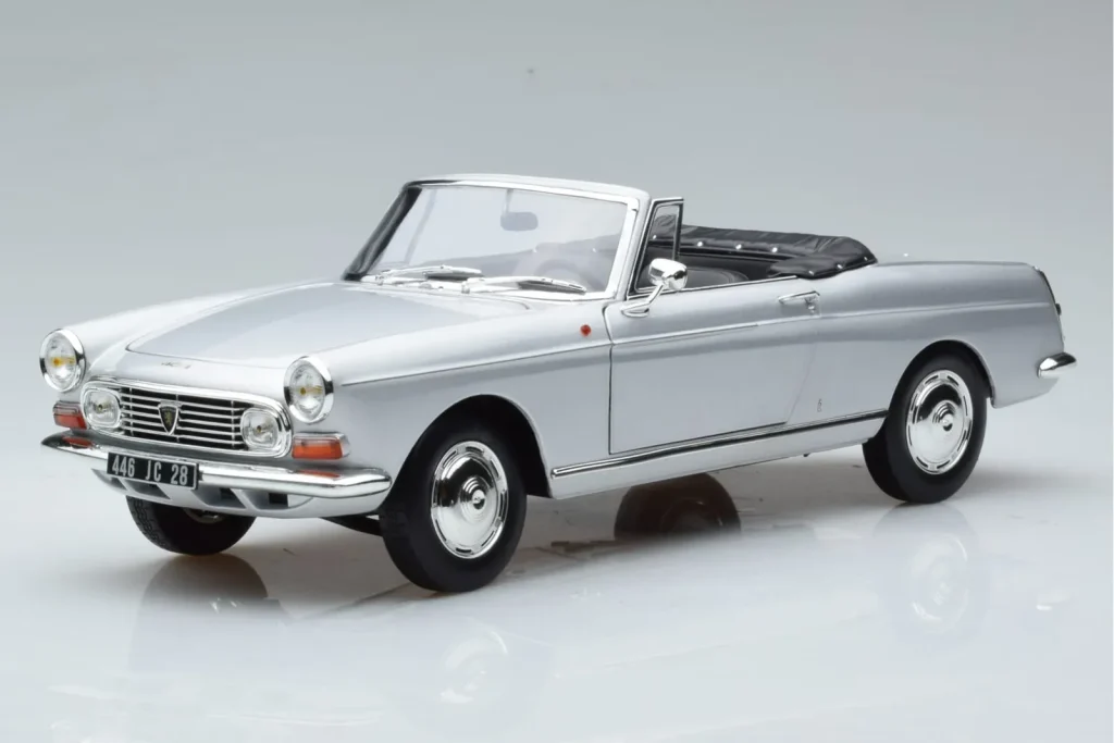 Model 1:18 Peugeot 404 Cabriolet silver Norev