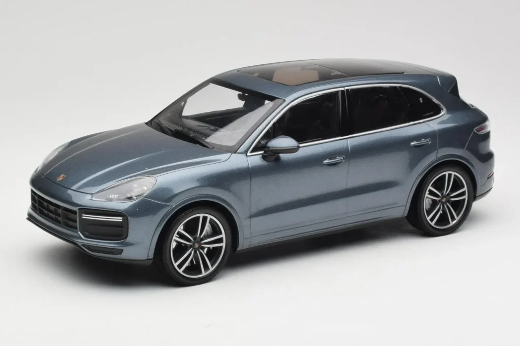 Model 1:18 Porsche Cayenne 958 Turbo S metallic blue Minichamps [155066071]