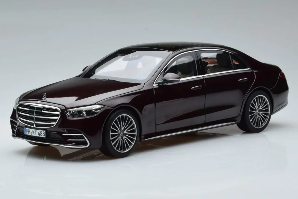 车型 1:18 Mercedes S-Class W223 AMG Line 红色 Norev