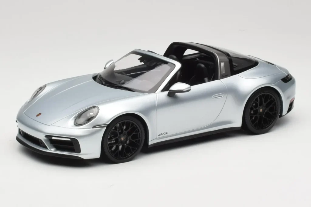 Model 1:18 Porsche 911 992 Targa 4 GTS silver Minichamps