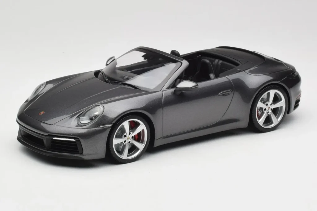 โมเดลรถ 1:18 Porsche 911 992 Carrera 4S Cabriolet Agate สีเทาเมทัลลิก Minichamps (มือสอง)