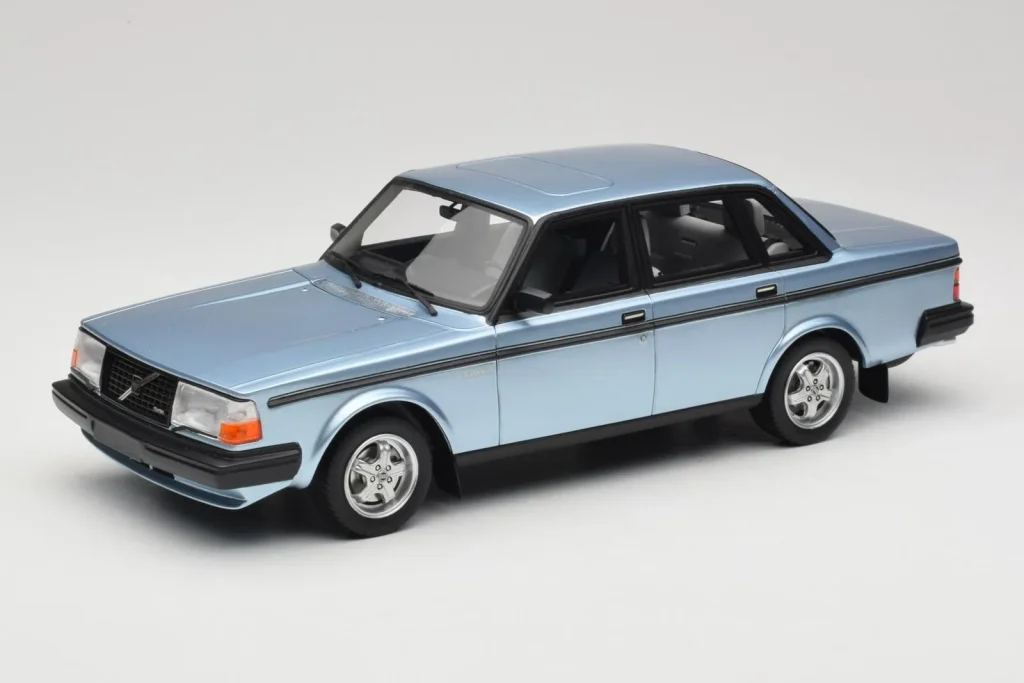 车型 1:18 Volvo 244 Turbo Light Blue DNA