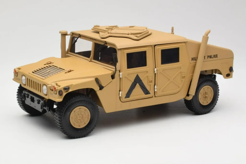 โมเดลรถ 1:18 Hummer H1 AM General Military Police Exoto (มือสอง)