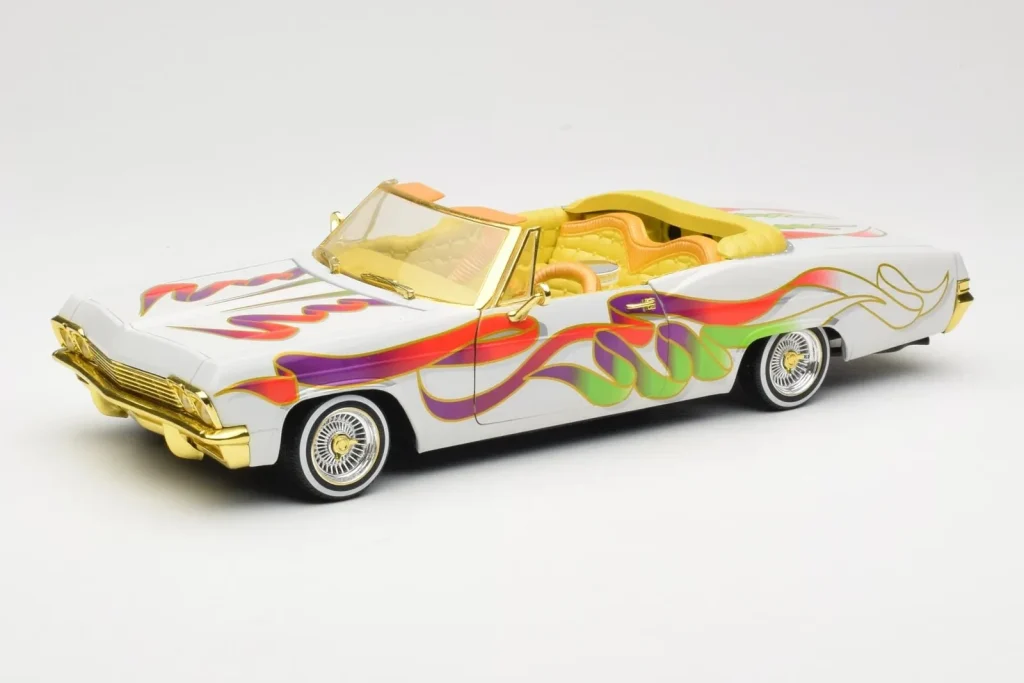 โมเดลรถ 1:18 Chevrolet Impala Lowrider สีขาวเมทัลลิก Hot Wheels (มือสอง)