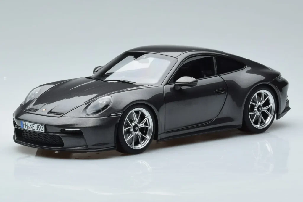 โมเดลรถ 1:18 Porsche 911 992 GT3 Touring Package สีเทา Norev