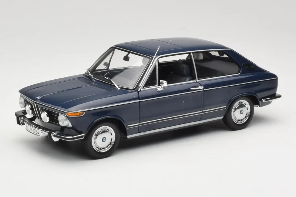 车型 1:18 BMW 1600 Touring 蓝色 Minichamps