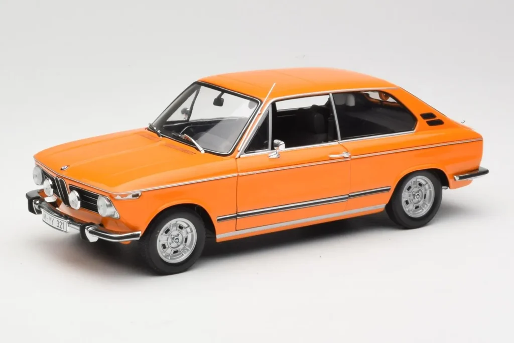 车型 1:18 BMW Tii Touring 年 2000 橙色 Minichamps