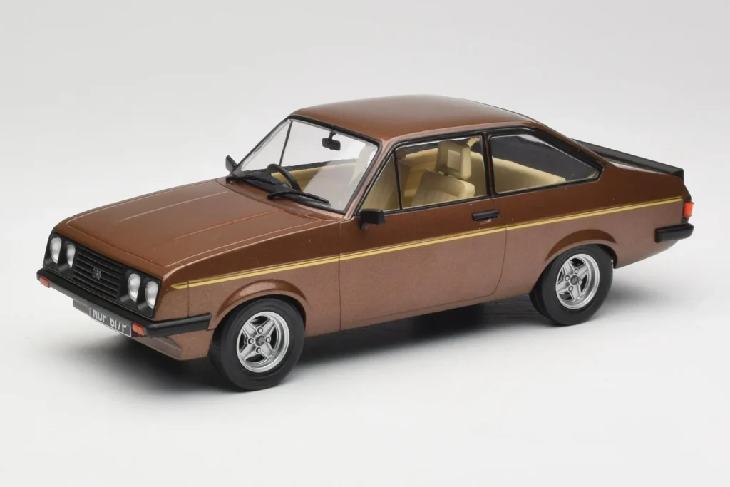 โมเดลรถ 1:18 Ford Escort Mk2 RS ปี 2000 สีน้ำตาลเมทัลลิก MCG