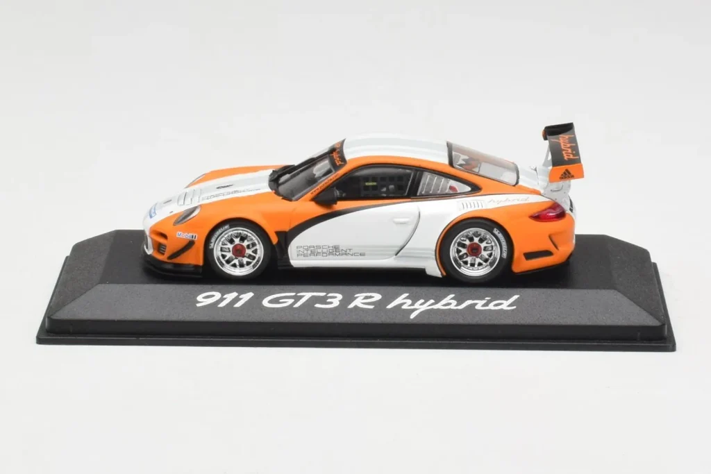 โมเดลรถ 1:43 Porsche 911 GT3 R Hybrid 997.2 Presentation White Orange Minichamps (มือสอง)