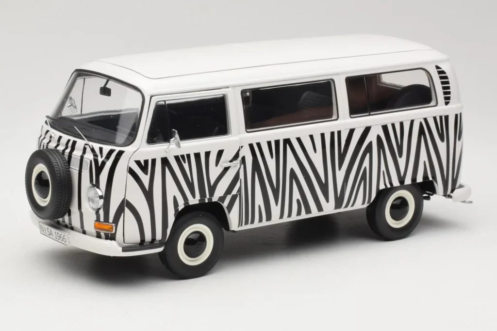 โมเดลรถ 1:18 Volkswagen T2a Bus Safari Schuco (มือสอง)