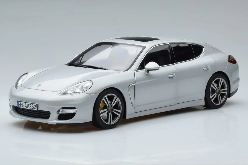 车型 1:18 Porsche Panamera 970 Turbo 银色 Norev