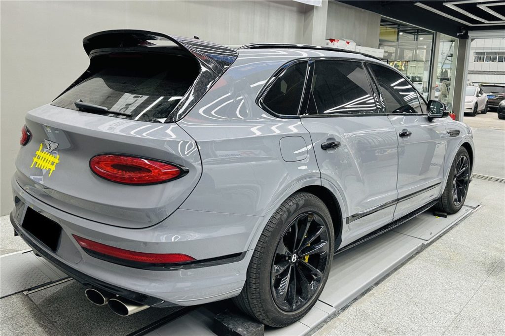 สปอยเลอร์หลังคา Autoclave Carbon Fiber Bentley Bentayga 2021-2026 ทรง DarwinPRO (V8S)
