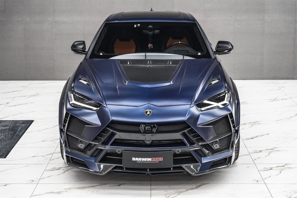 กันชนหน้า Carbon Fiber LAMBORGHINI Urus ทรง DarwinPRO