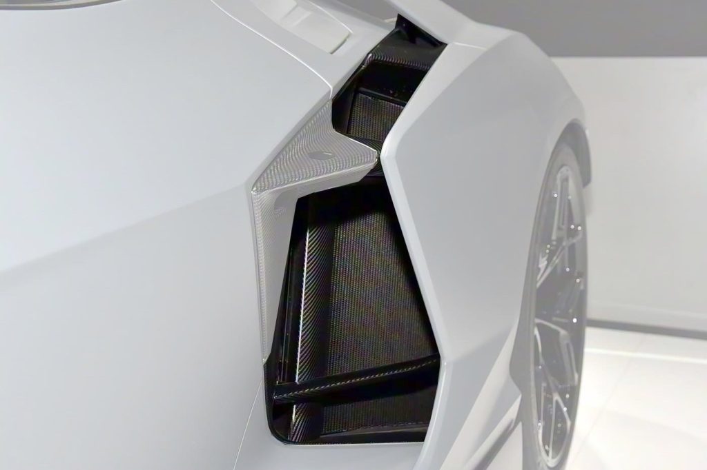 แก้มข้าง Autoclave Carbon Fiber LAMBORGHINI Revuelto ทรง DarwinPRO (Revuelto OE)