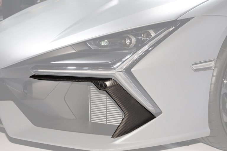 กันชนหน้า Autoclave Carbon Fiber LAMBORGHINI Revuelto ทรง DarwinPRO (Revuelto OE)