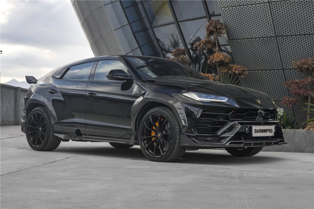 ชุดแต่งรอบคัน Carbon Fiber LAMBORGHINI Urus ทรง DarwinPRO