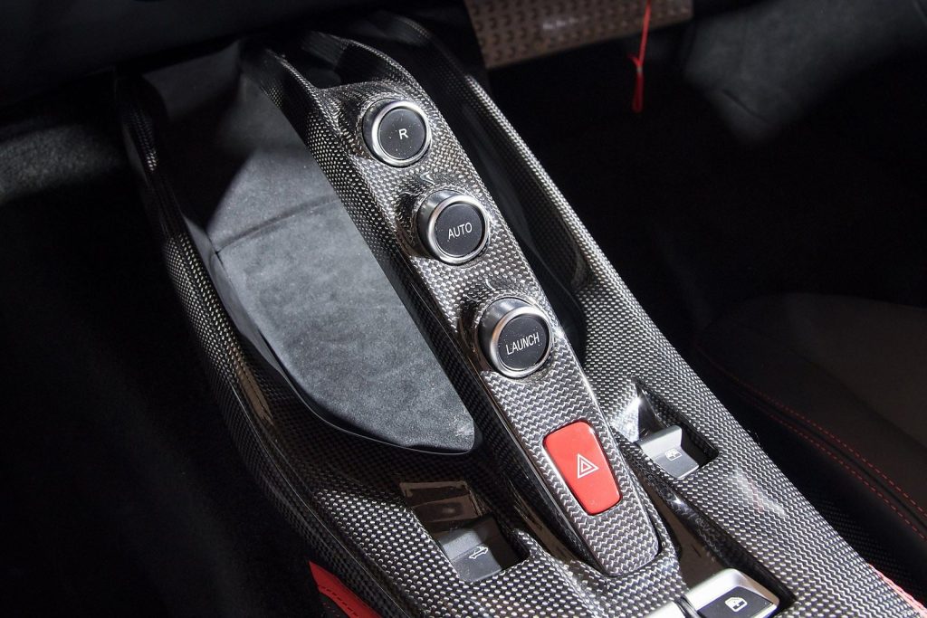 ชิ้นส่วนตกแต่งภายใน Dry Carbon Ferrari 812 GTS (GTS OE)