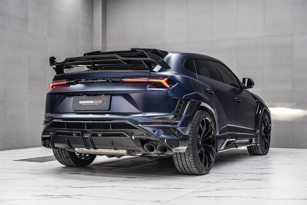 กันชนหลัง Carbon Fiber LAMBORGHINI Urus ทรง DarwinPRO