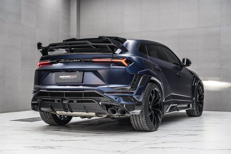 กันชนหลัง Carbon Fiber LAMBORGHINI Urus ทรง DarwinPRO