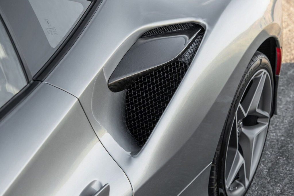 ช่องระบายอากาศ Dry Carbon Ferrari F8 (F8 OEM)