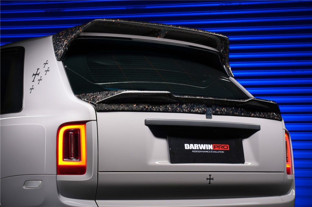 สปอยเลอร์ท้าย Carbon Fiber Rolls-Royce Cullinan 2019-2024 ทรง DarwinPRO (Cullinan BKSS)