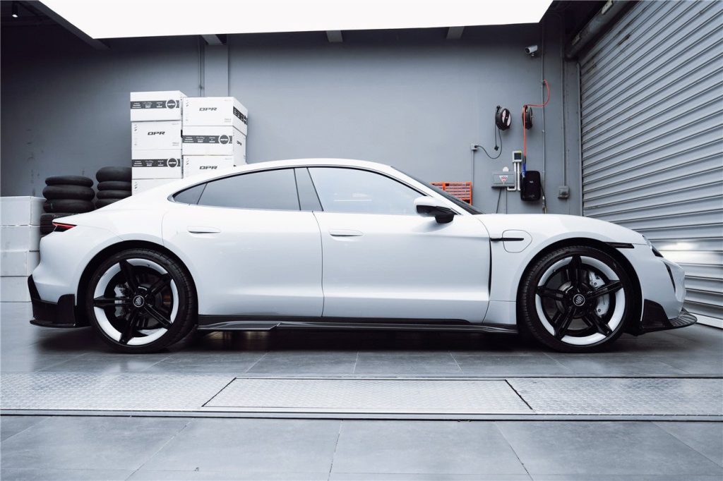สเกิร์ตข้าง PORSCHE Taycan (CT CADO)