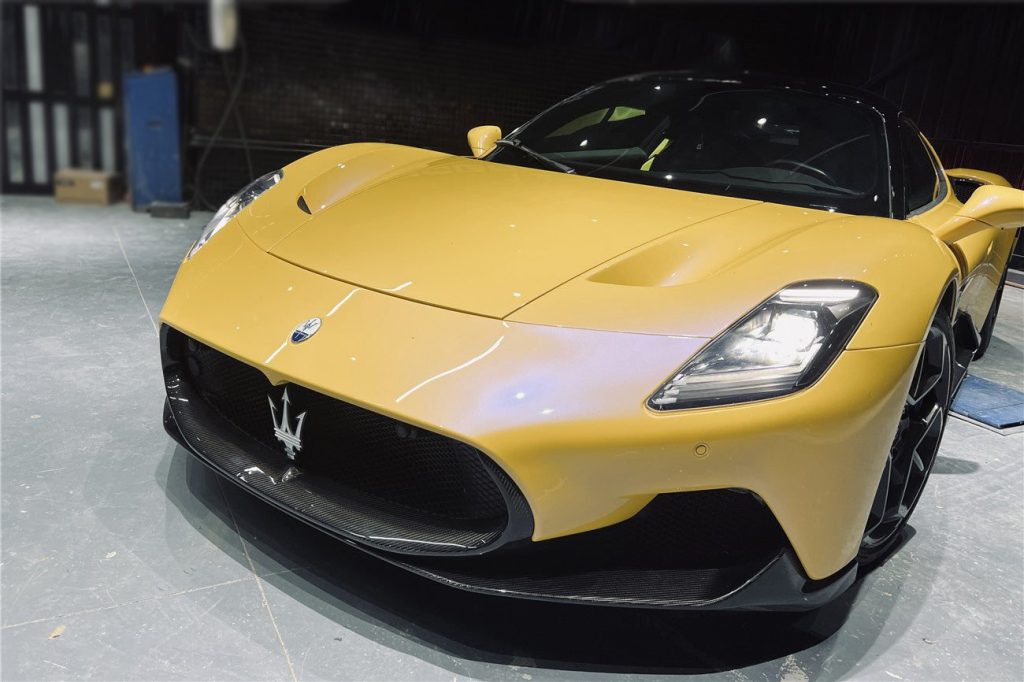 ลิ้นหน้า Dry Carbon Maserati MC20